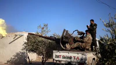 الجيش السوري خلال اشتباكات مع قسد