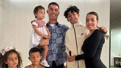 رونالدو وجورجينا مع أطفالهم