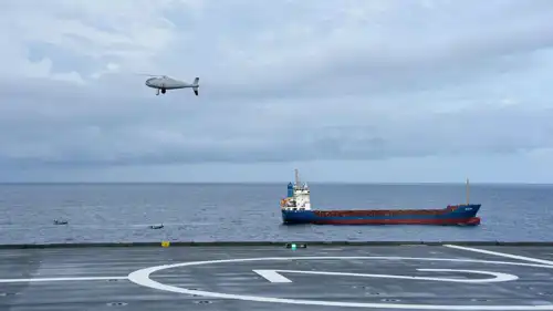 حاملة مروحيات فرنسية في خليج غينيا