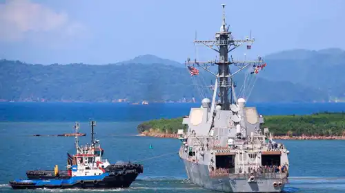 المدمرة الأمريكية "يو إس إس غرافلي"