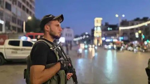 عنصر من الأمن السوري