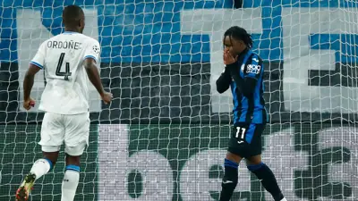 النيجيري أديمولا لوكمان في مباراة بروج البلجيكي