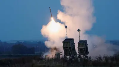 نظام القبة الحديدية يطلق صاروخا اعتراضيا