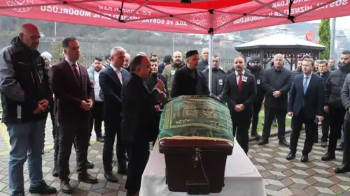 أثناء تشييع جنازة التركية نظمية ايسين