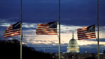 أعلام الولايات المتحدة منكسة