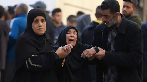 ذوو ضحايا القصف الإسرائيلي في غزة