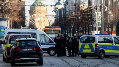 عناصر من الشرطة الألمانية في مكان الحادث