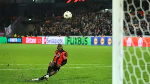 من مباراة ميتلاند ونونتغهام