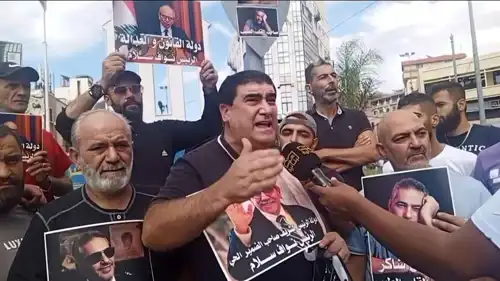 من وقفة طرابلس للمطالبة بمحاكمة عادلة للفنان فضل شاكر