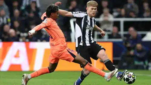 لامين يامال ولويس هال