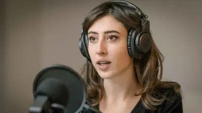 الصحافية الإيطالية سيسيليا سالا