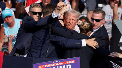 المرشح الجمهوري دونالد ترامب عقب المحاولة الفاشلة لاغتياله