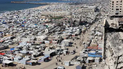 آلاف الخيام للفلسطينيين النازحين في قطاع غزة