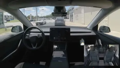 سيارة تسلا في طريقها إلى منزل مالكها الجديد