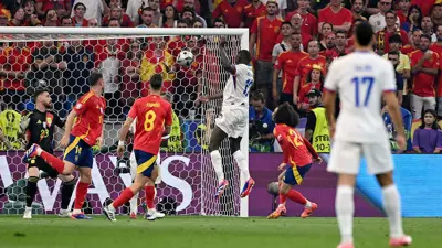 من مباراة إسبانيا وفرنسا