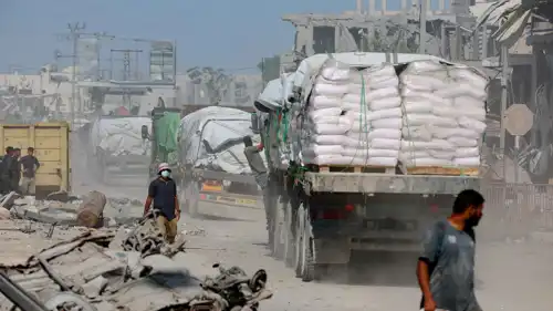 شاحنات مساعدات في غزة