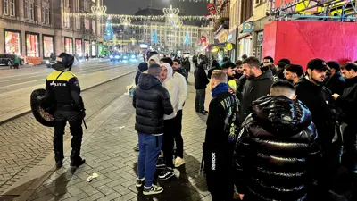 الشرطة في أمستردام بعد الشغب