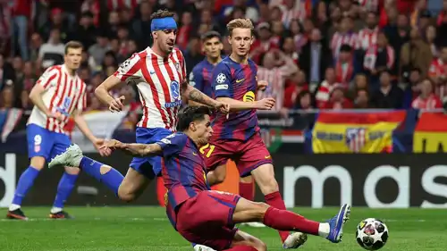 من مباراة برشلونة وأتلتيكو مدريد