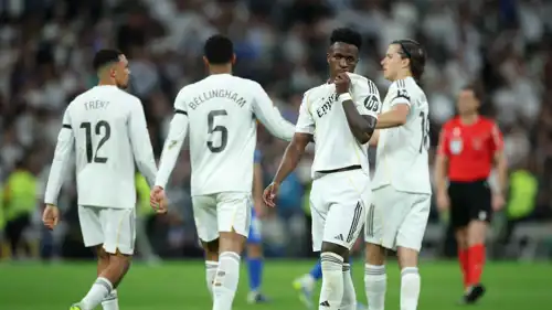 احتفال فينيسيوس جونيور نجم ريال مدريد بهدفه في ألافيس