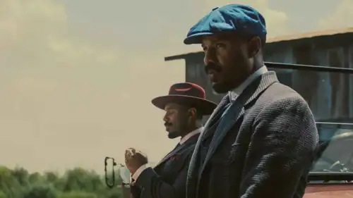 مايكل بي. جوردان يجسّد شخصيتي التوأم "سموك" و"ستاك" في فيلم "سينرز"