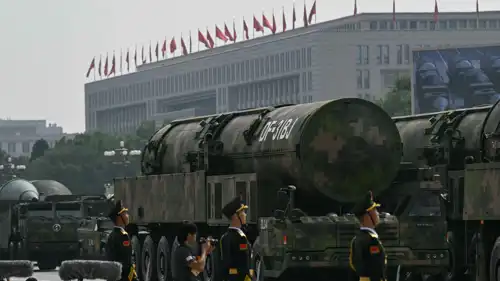 صاروخ باليستي عابر للقارات من طراز (دي.إف-31)