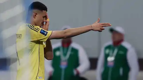 عبدالله الحمدان يحتفل بأول أهدافه مع النصر