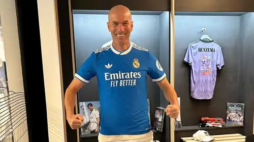 زين الدين زيدان بقميص ريال مدريد