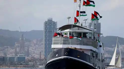 لحظة انطلاق أسطول الصمود من ميناء برشلونة