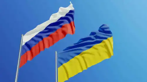 علم أوكرانيا وعلم روسيا