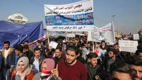 محتجون يطالبون بتغيير قانون الانتخابات - أرشيف