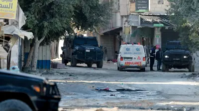 قوات الأمن الفلسطينية خلال اشتباكات مع مسلحين في مخيم بجنين 