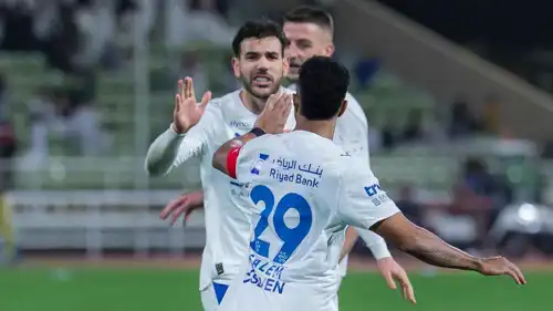 لاعبو الهلال في مباراة النجمة