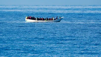 قارب يحمل نيجيريين - أرشيفية