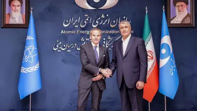 غروسي ورئيس منظمة الطاقة الذرية الإيرانية 