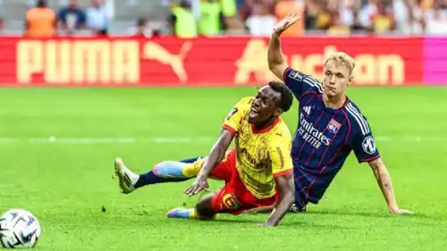 سعود عبد الحميد في مباراة لانس ضد ليون بالدوري الفرنسي