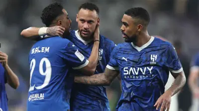 نيمار مع لاعبي الهلال