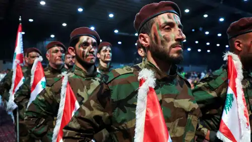 عناصر من "حزب الله" في استعراض عسكري سابق ببيروت