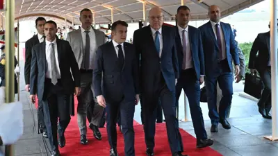 ميقاتي في استقبال ماكرون 