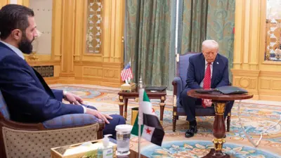 دونالد ترامب وأحمد الشرع خلال لقاء سابق في الرياض