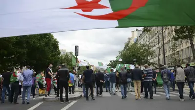 من تجمع للجزائريين في باريس