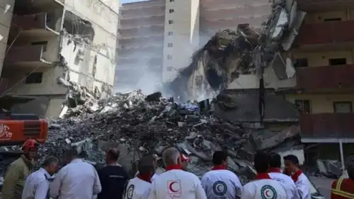 الهلال الأحمر الإيراني في موقع انفجار بسبب غارة إسرائيلية