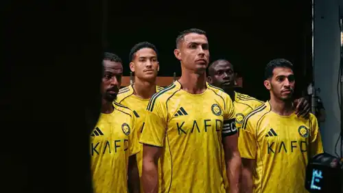كريستيانو رونالدو مع لاعبي النصر