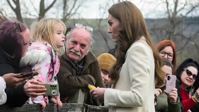 كيت ميدلتون مع الطفلة 