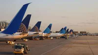 طائرات شركة يونايتد إيرلاينز تصطف في مطار أوهير الدولي في شيكاغو