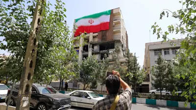 من آثار الغارة الإسرائيلية على طهران