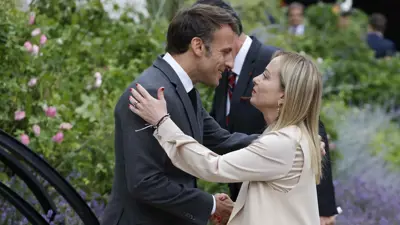 إيمانويل ماكرون وجورجيا ميلوني