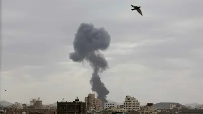 من الغارات الإسرائيلية على مطار صنعاء اليوم