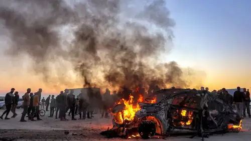 آثار غارة إسرائيلية على قطاع غزة