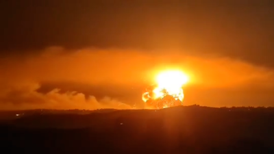 ألسنة اللهب جراء القصف