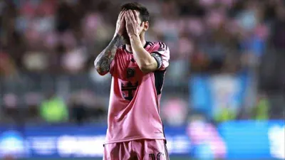 حزن ميسي بعد الخسارة أمام أتلانتا